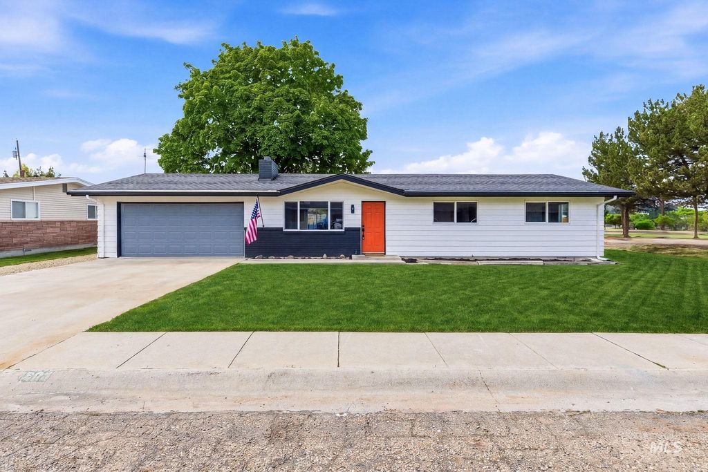 Photo of 203 S Rowena St, Nampa, ID 83686 (MLS # 98984157)