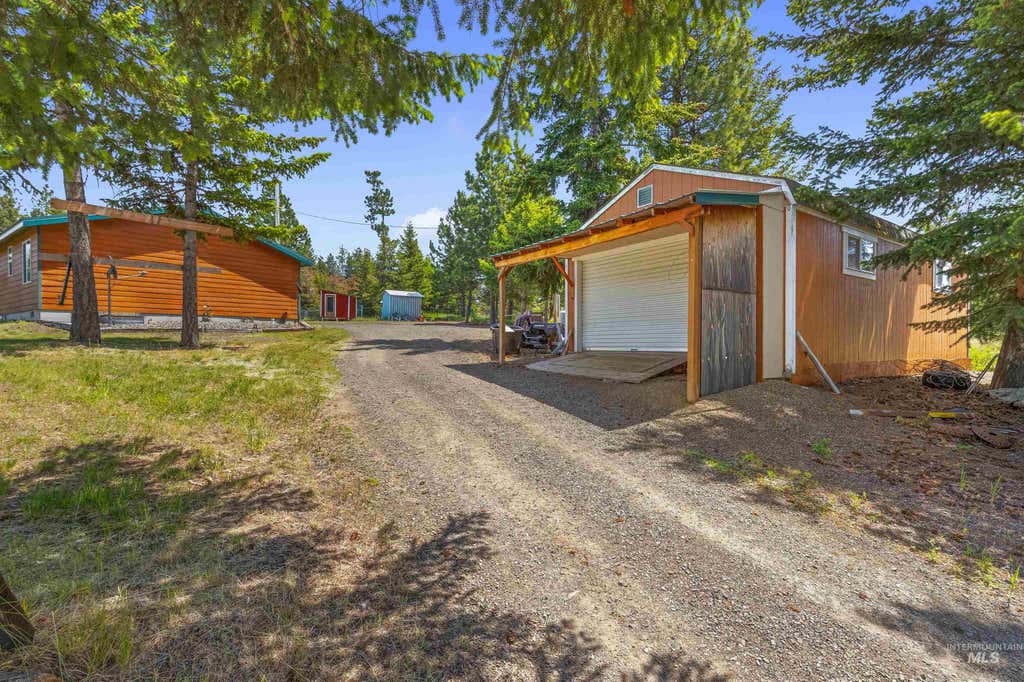 Photo of 43874 Yellow Pine Avenue, Winchester, ID 83555 (MLS # 98991857)