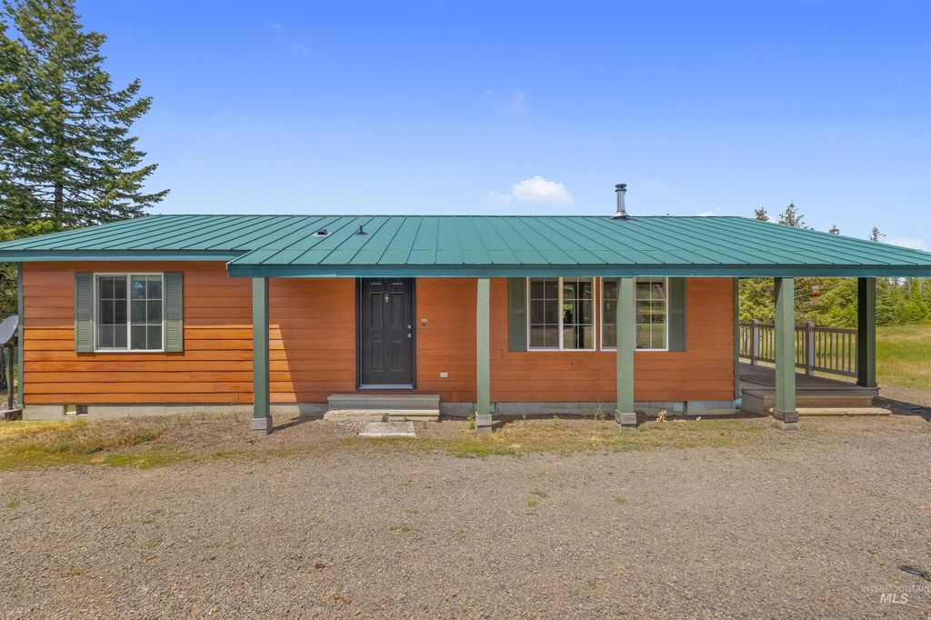 Photo of 43874 Yellow Pine Avenue, Winchester, ID 83555 (MLS # 98991857)
