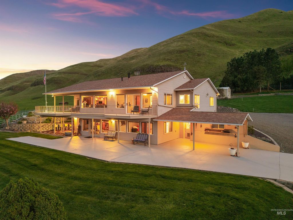 Photo of 11056 Snake River Road, Asotin, WA 99402 (MLS # 98981715)