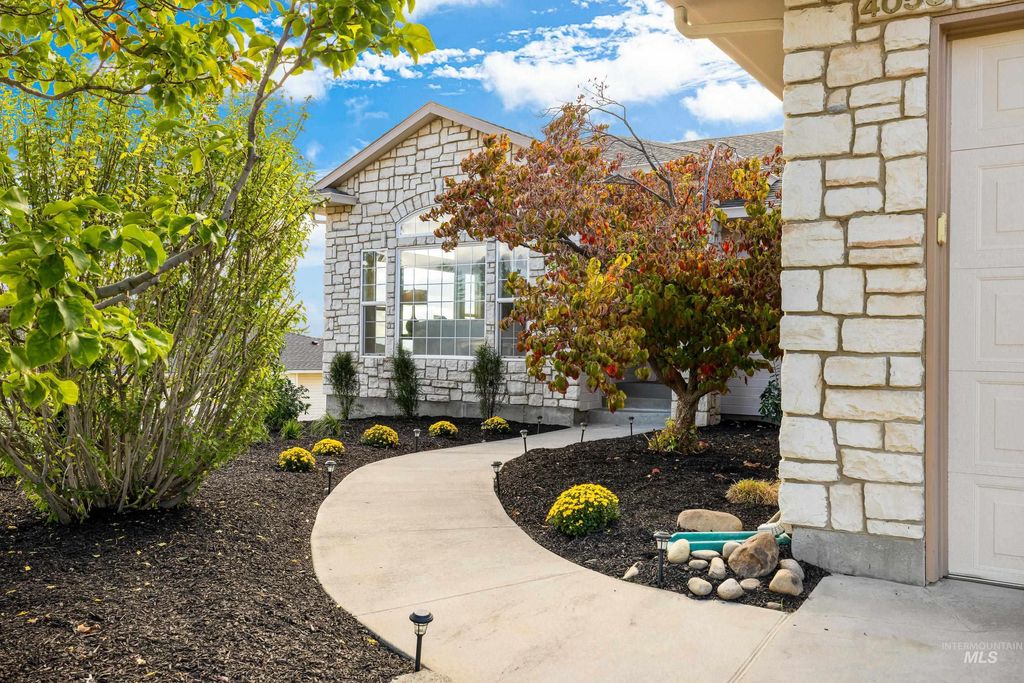 Photo of 4055 N La Mesita Way, Boise, ID 83702 (MLS # 98963828)