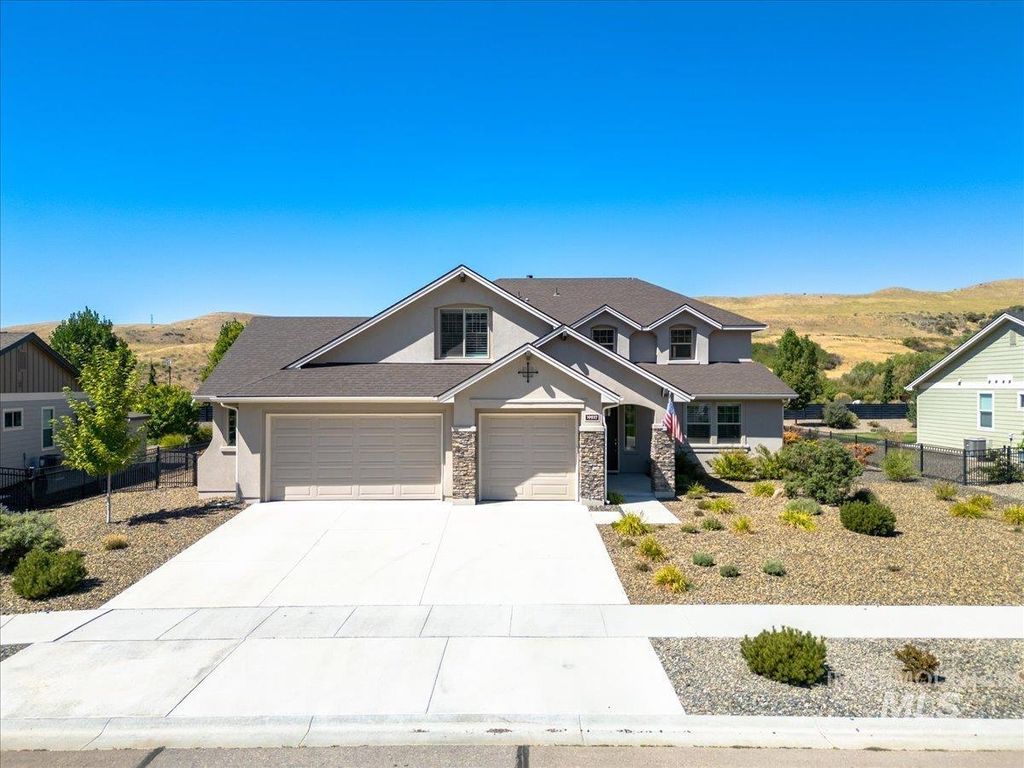 Photo of 19927 N Glenisla Place, Boise, ID 83714 (MLS # 98977874)