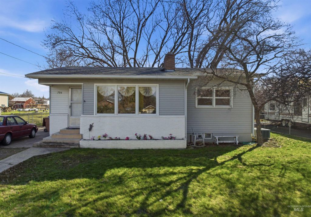 Photo of 706 Warner Ave, Lewiston, ID 83501 (MLS # 98978425)