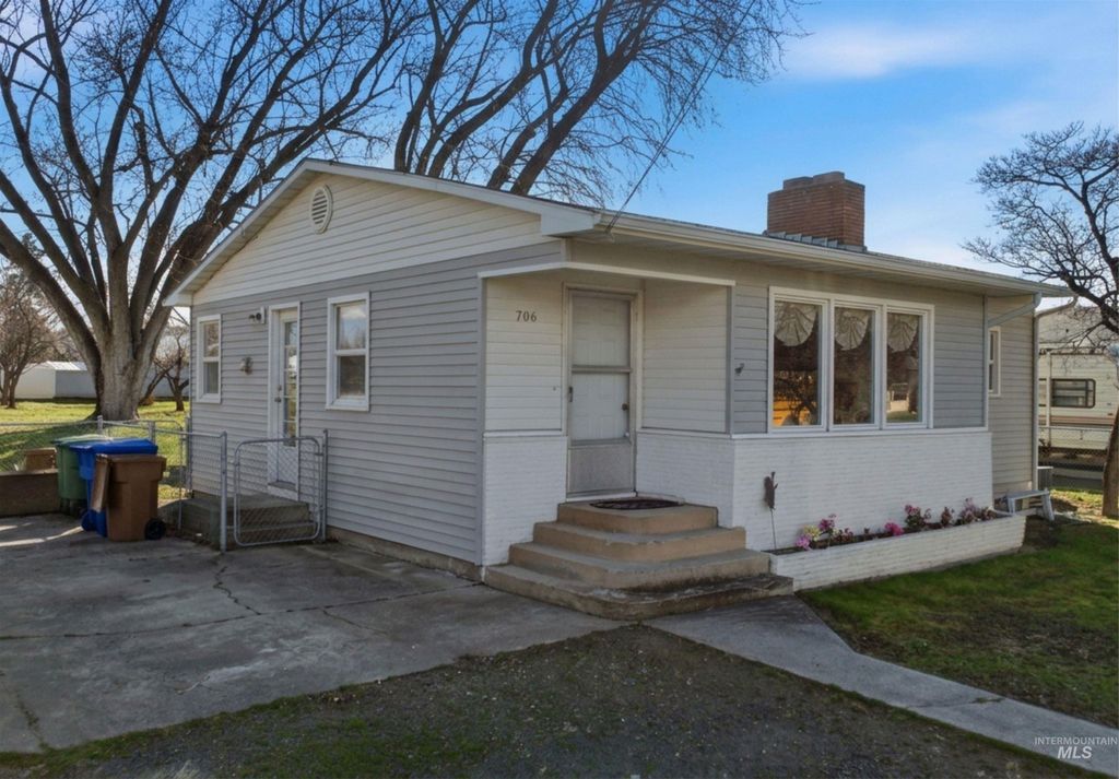 Photo of 706 Warner Ave, Lewiston, ID 83501 (MLS # 98978425)