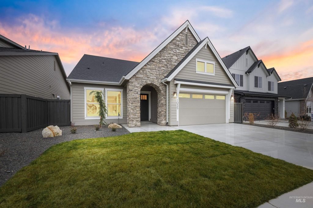 Photo of 934 E Escalation St, Meridian, ID 83642 (MLS # 98981016)