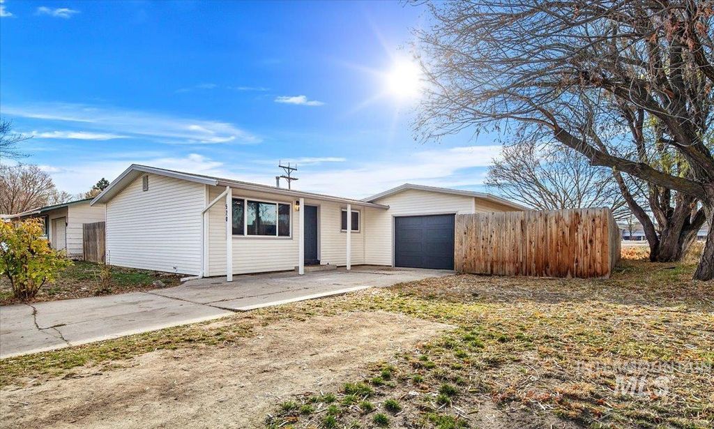 Photo of 520 Harmon Way, Middleton, ID 83644 (MLS # 98969647)