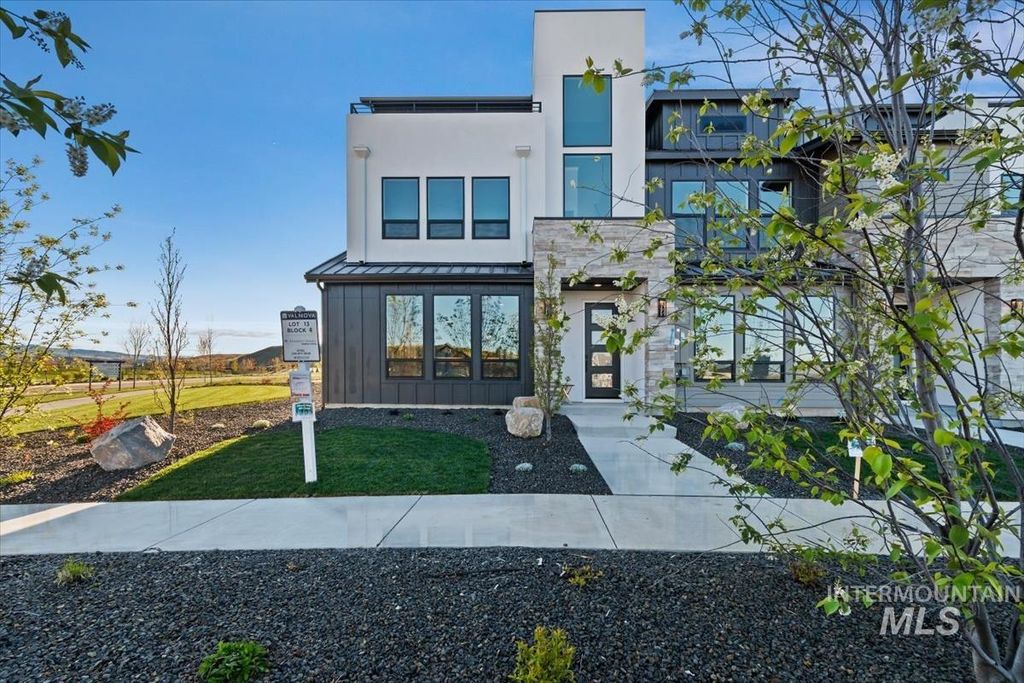 Photo of 6397 N Birch Run Ln, Eagle, ID 83616 (MLS # 98983027)