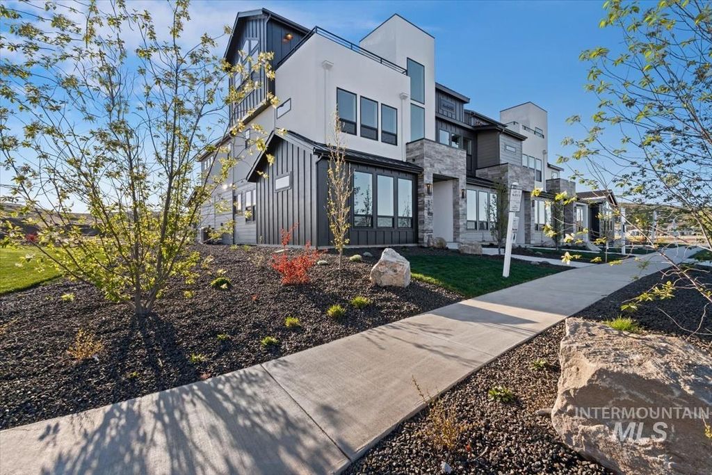 Photo of 6397 N Birch Run Ln, Eagle, ID 83616 (MLS # 98983027)