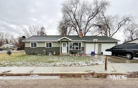 Photo of 203 Hudson Avenue, Nampa, ID 83651 (MLS # 98970034)