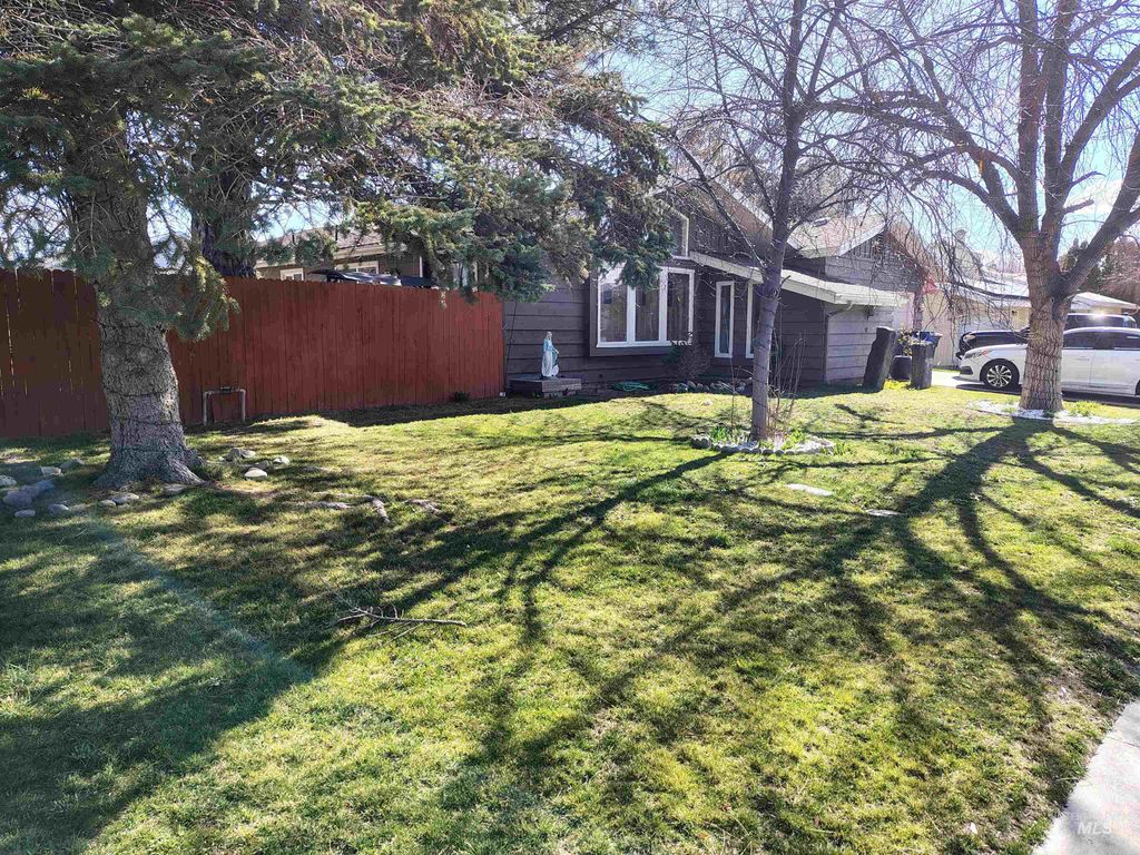 Photo of 820 Meadows Dr, Twin Falls, ID 83301 (MLS # 98978294)