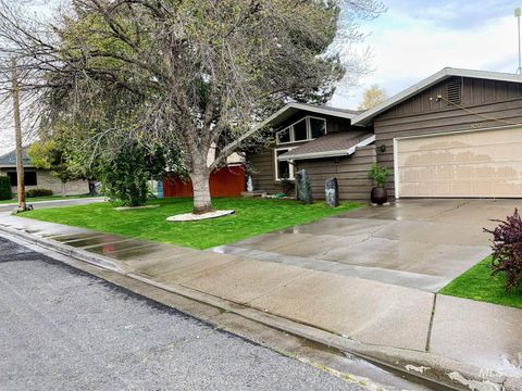 Photo of 820 Meadows Dr, Twin Falls, ID 83301 (MLS # 98978294)