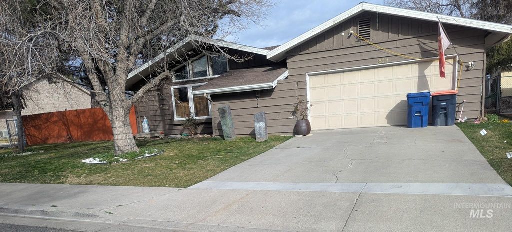 Photo of 820 Meadows Dr, Twin Falls, ID 83301 (MLS # 98978294)