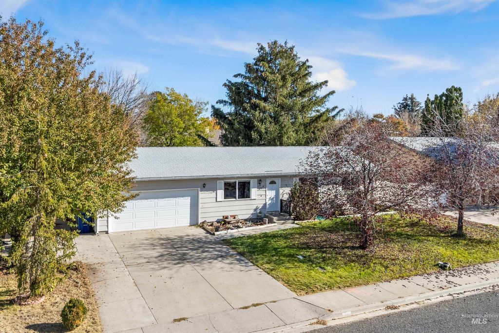 Photo of 1234 Parkview Dr, Twin Falls, ID 83301 (MLS # 98966023)