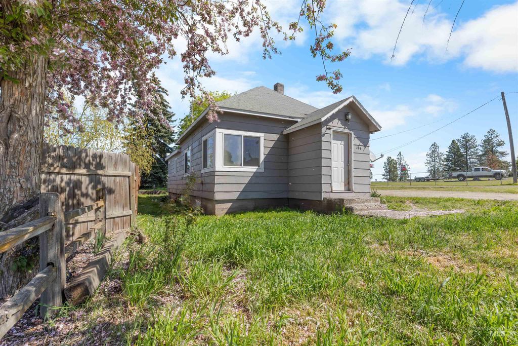 Photo of 306 Foster Ave, CottonWood, ID 83522 (MLS # 98985729)