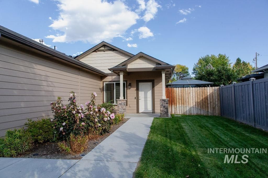 Photo of 6 N Spiceland Pl, Nampa, ID 83687 (MLS # 98964324)