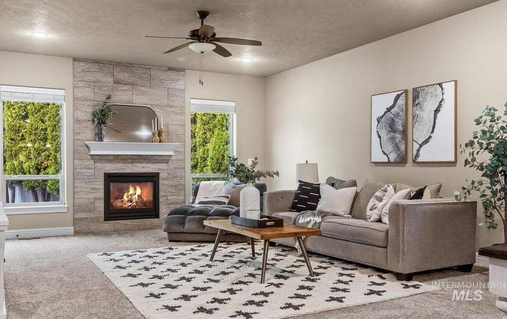 Photo of 242 E Ryegate Dr, Meridian, ID 83646 (MLS # 98976021)