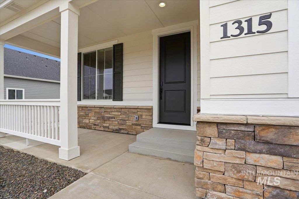 Photo of 1315 White Cliffs St, Middleton, ID 83644 (MLS # 98973747)