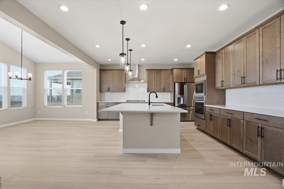 1315 White Cliffs St