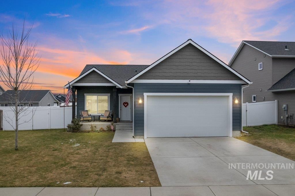 Photo of 6697 W Irish Cir, Rathdrum, ID 83858 (MLS # 98972720)