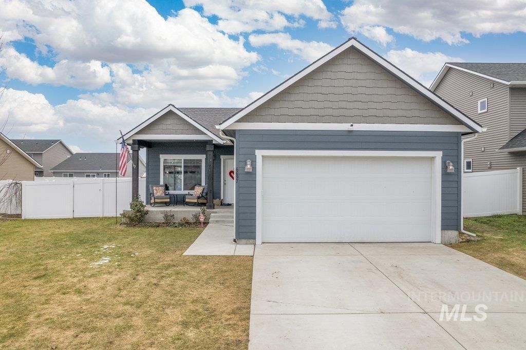 Photo of 6697 W Irish Cir, Rathdrum, ID 83858 (MLS # 98972720)