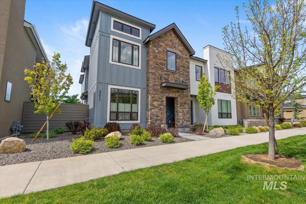Photo of 3211 S Brookridge Way, Boise, ID 83714 (MLS # 98984028)