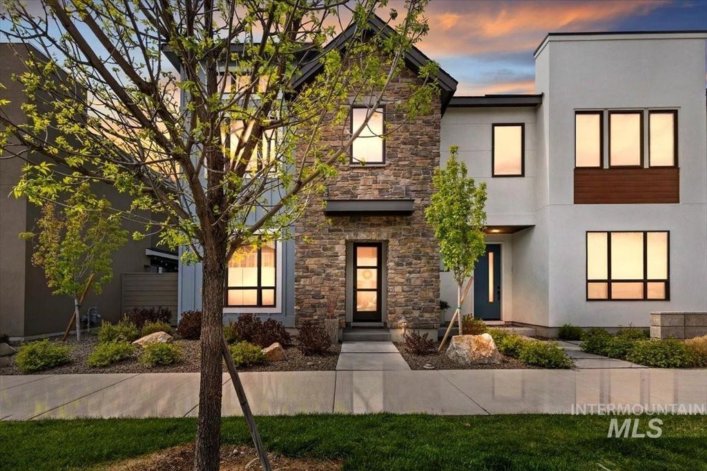 Photo of 3211 S Brookridge Way, Boise, ID 83714 (MLS # 98984028)
