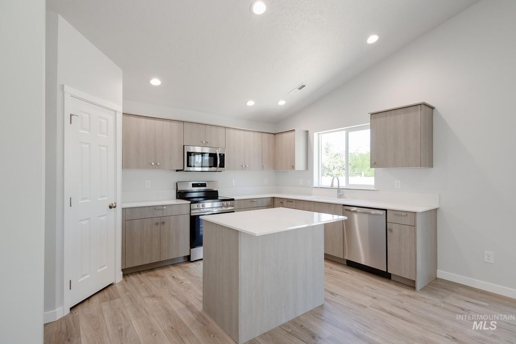 Photo of 6982 S Old Farm Ave, Meridian, ID 83642 (MLS # 98965863)