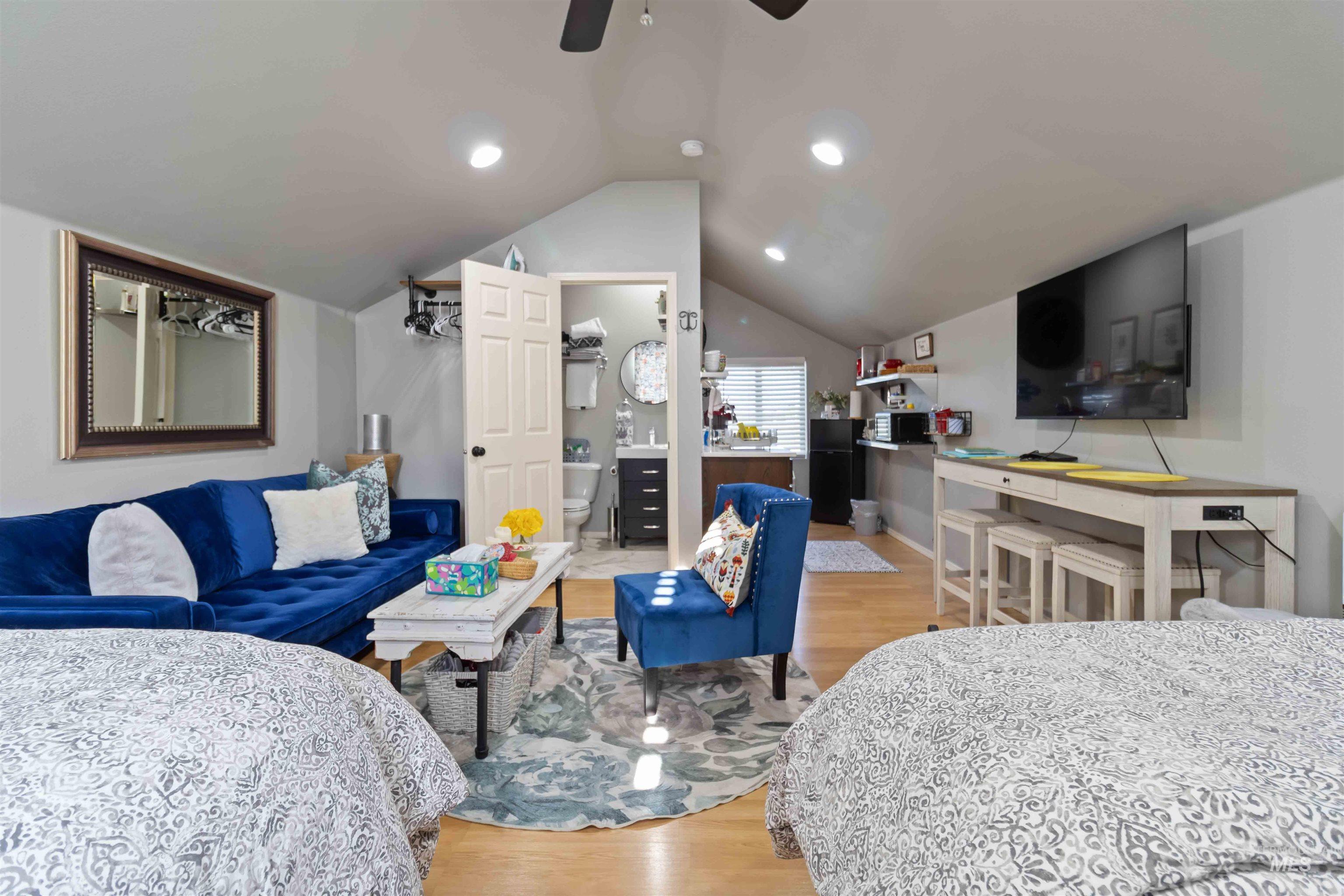 Living area with laminate flooring