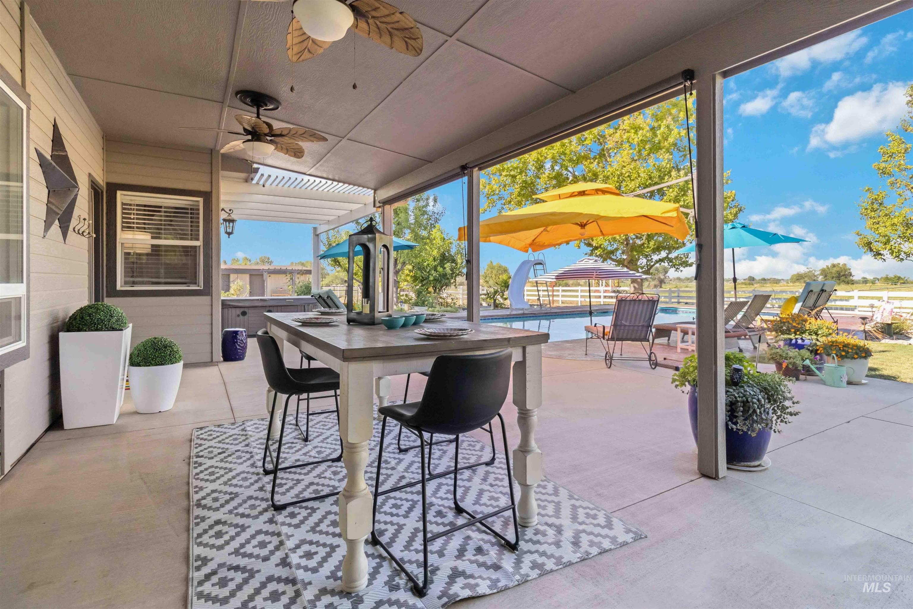 2 ceilings fans and shade screens