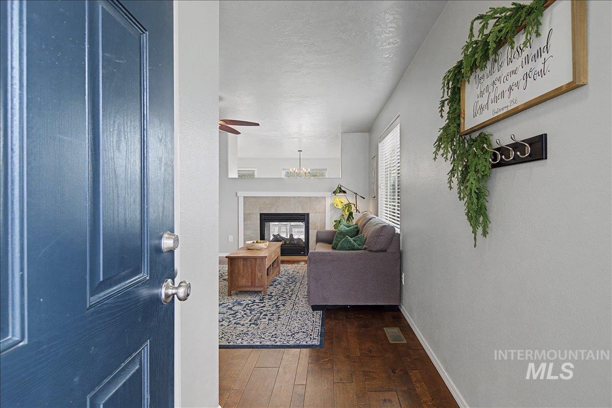 681 W Archerfield St