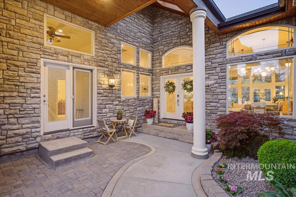 Photo of 326 W River Trail Dr, Eagle, ID 83616 (MLS # 98983361)