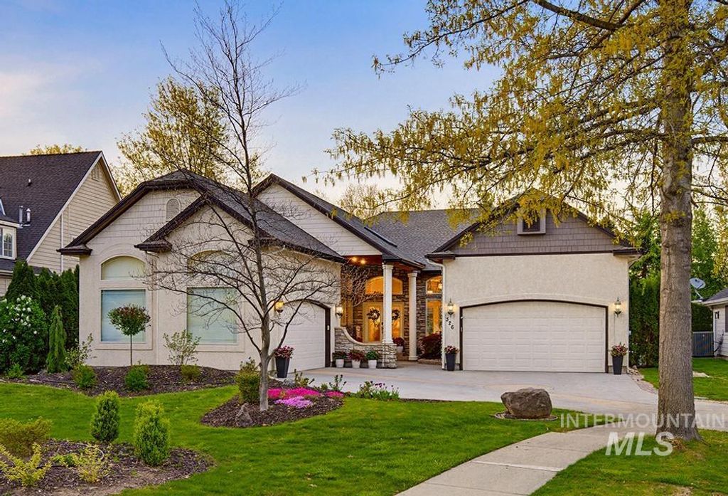 Photo of 326 W River Trail Dr, Eagle, ID 83616 (MLS # 98983361)