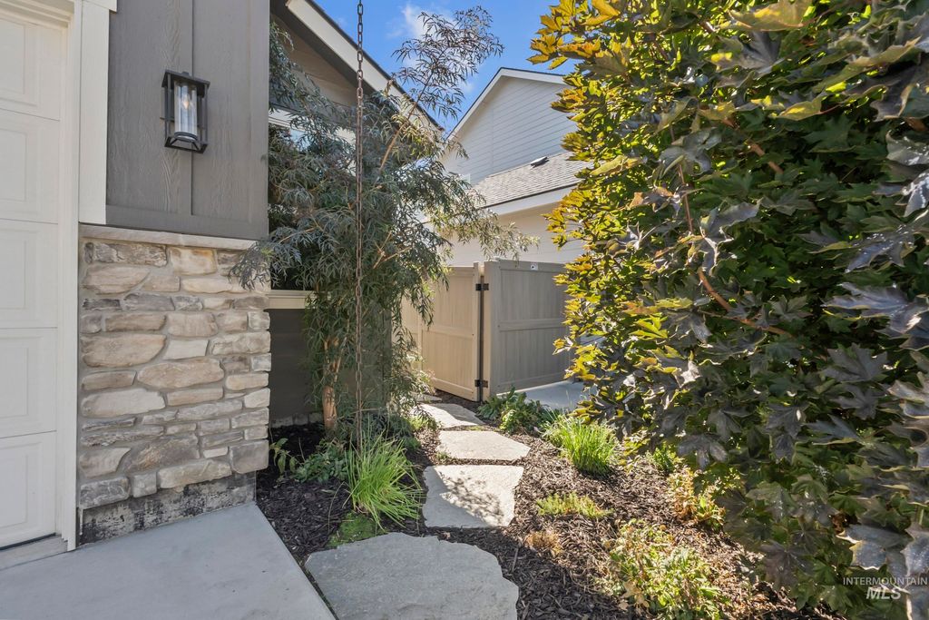 Photo of 2935 E Renwick Ct, Meridian, ID 83642 (MLS # 98963400)