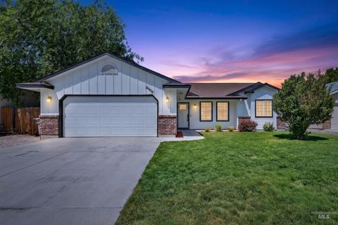 Photo of 2005 S Crimson Rose Way, Boise, ID 83709 (MLS # 98991793)