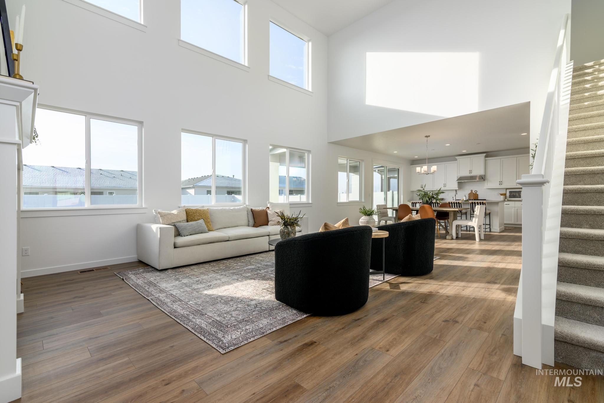 1864 W Blue Lightning St