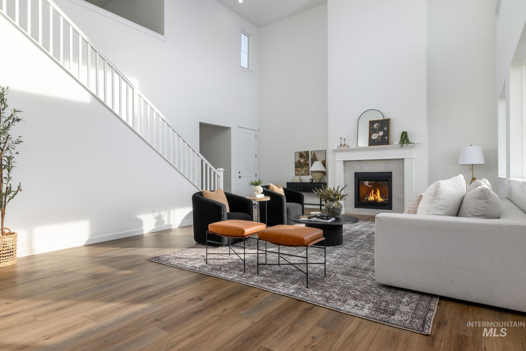 1864 W Blue Lightning St