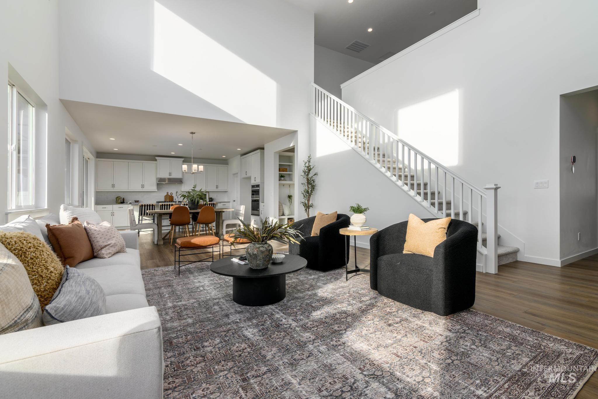 1864 W Blue Lightning St