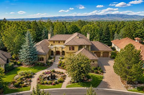 Photo of 1020 W Shearwater Lane, Eagle, ID 83616 (MLS # 98987509)