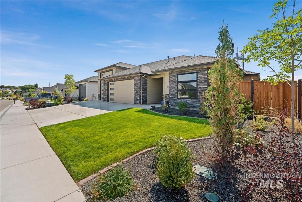 Photo of 1199 W Ultar Dr, Nampa, ID 83686 (MLS # 98973948)