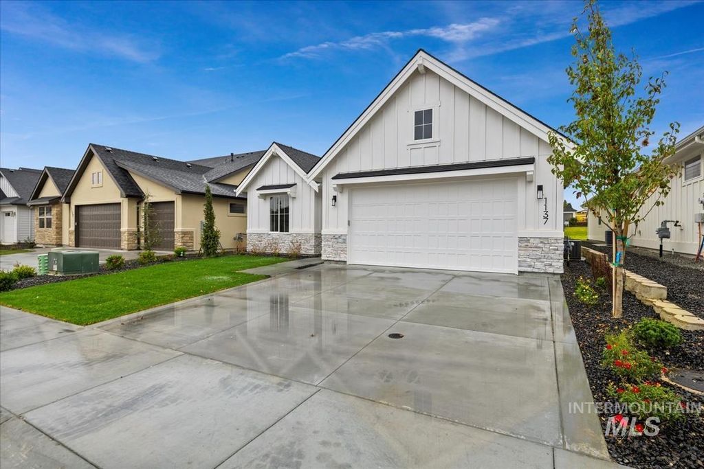 Photo of 7112 N Canter Trail Ave, Meridian, ID 83646 (MLS # 98984991)