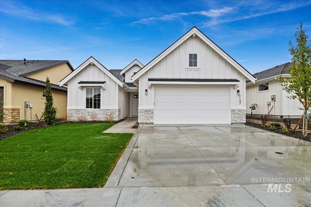 Photo of 7112 N Canter Trail Ave, Meridian, ID 83646 (MLS # 98984991)