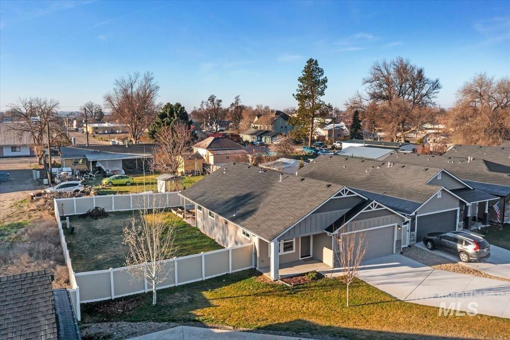 Photo of 300 Crimson Circle S Cir, Fruitland, ID 83619 (MLS # 98978595)