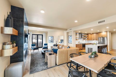 Photo of 760 Village Drive #302, Donnelly, ID 83615 (MLS # 98966976)