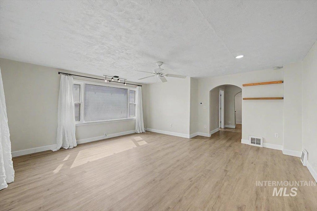 Photo of 215 Shoshone Ave, Nampa, ID 83651 (MLS # 99000684)