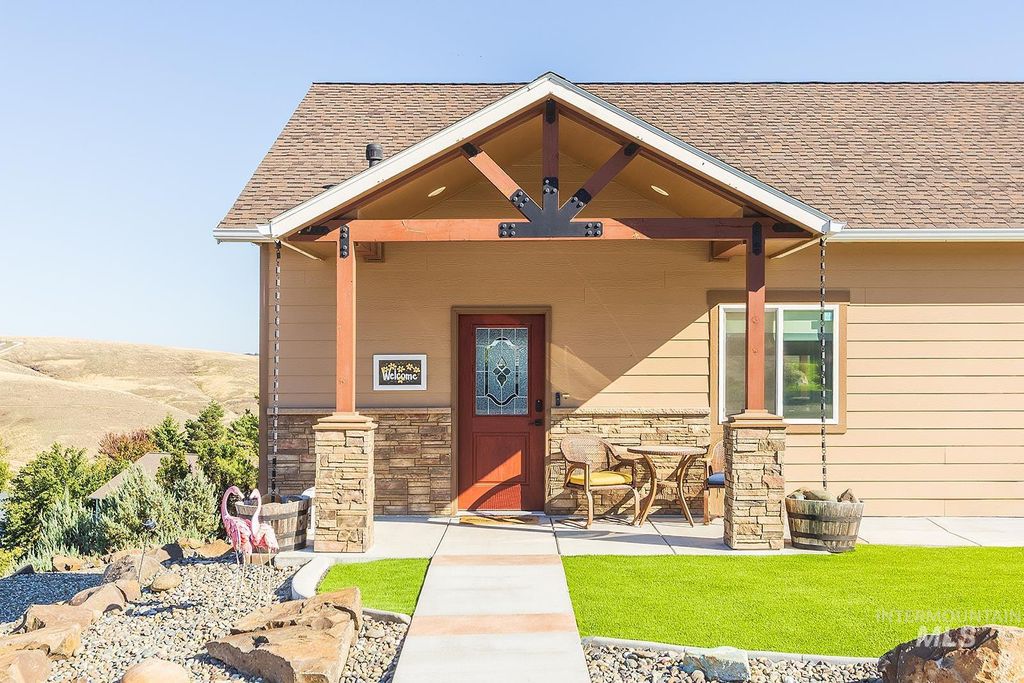 Photo of 3435 Chukar Ln, Clarkston, WA 99403 (MLS # 98975240)