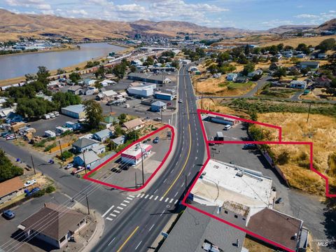 Photo of 2414 E Main Street, Lewiston, ID 83501 (MLS # 98974406)