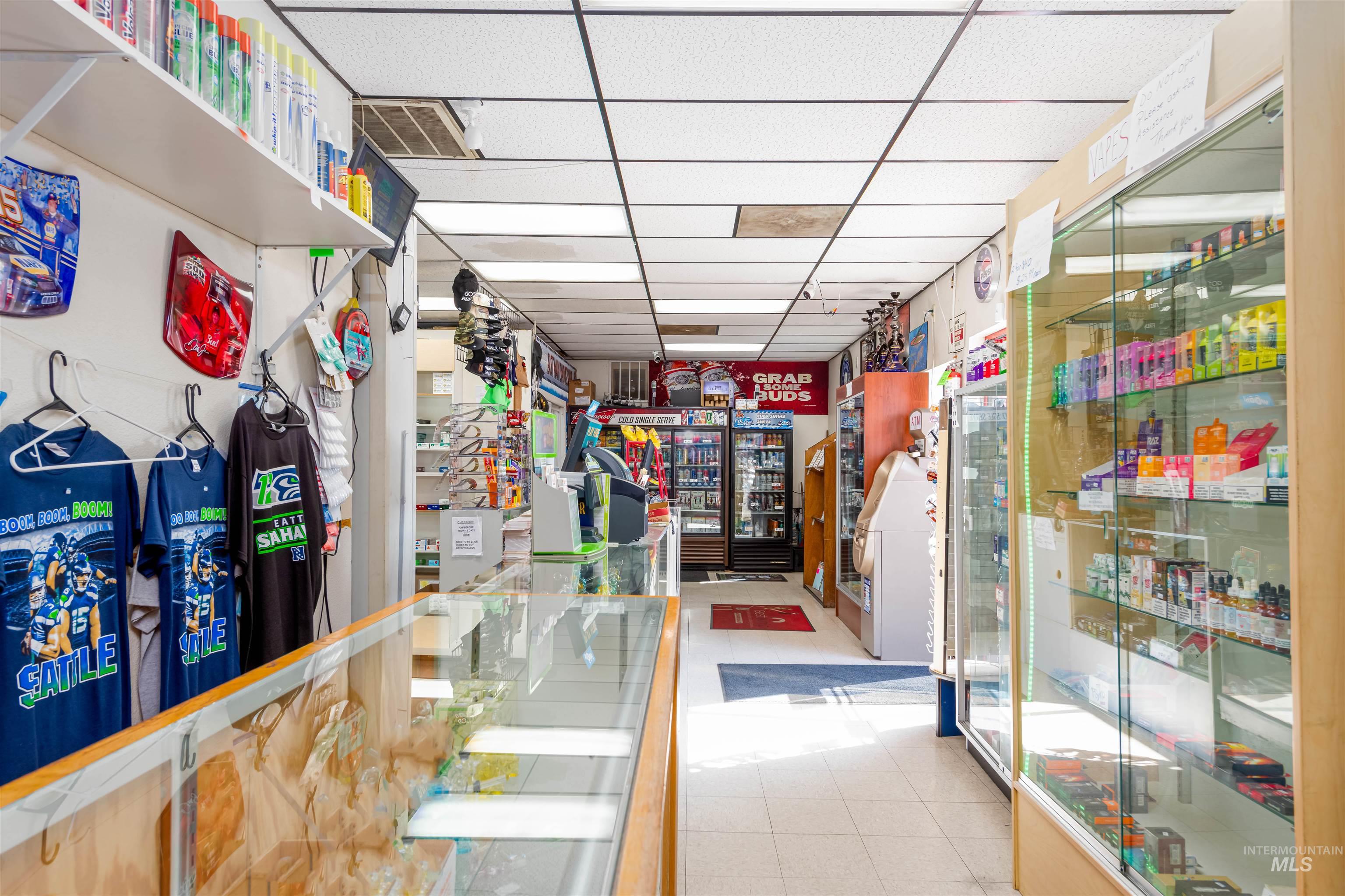 Miscellaneous room featuring a drop ceiling
