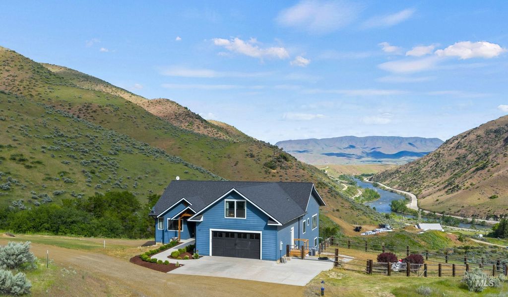 Photo of 42 Shoemaker Lane, Horseshoe Bend, ID 83629 (MLS # 98987089)