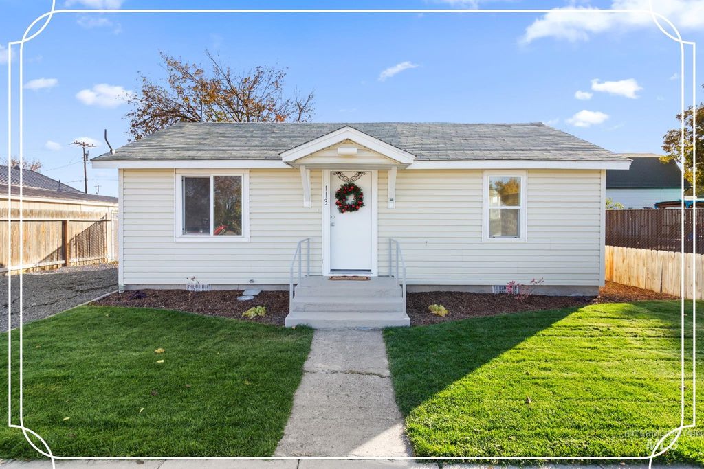 Photo of 113 Main St, Filer, ID 83328 (MLS # 98966217)