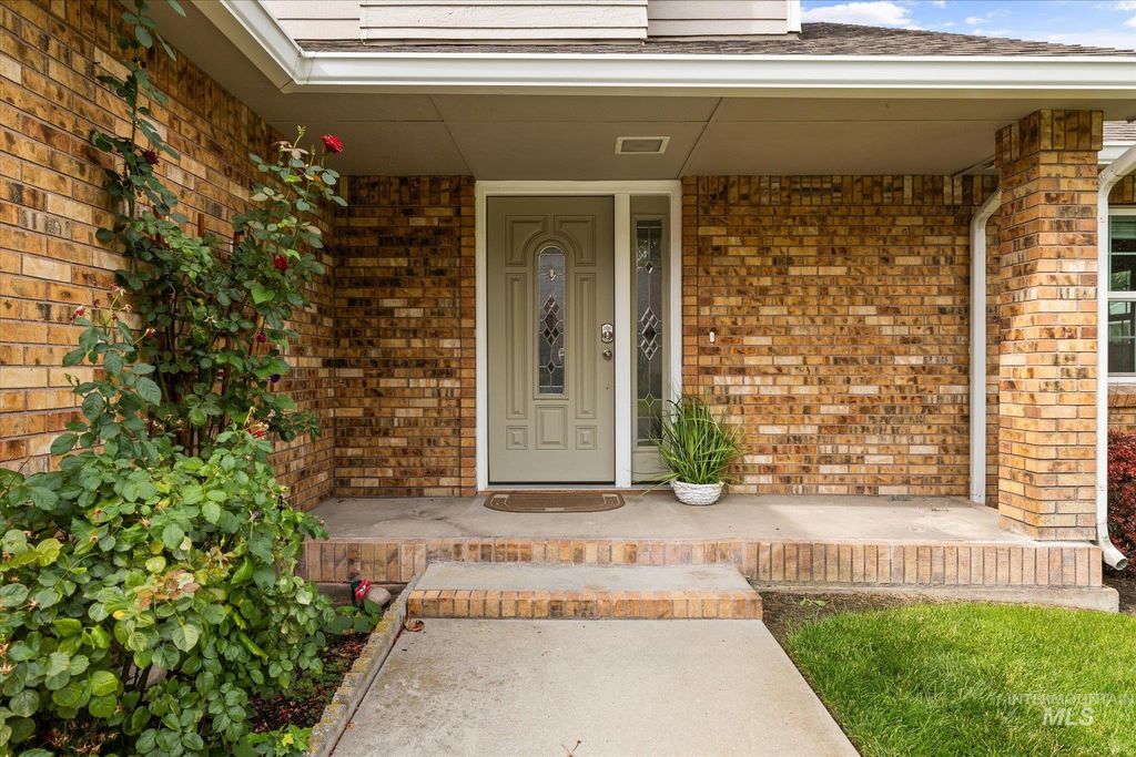Photo of 2421 N Fisk Ln, Boise, ID 83704 (MLS # 98963735)